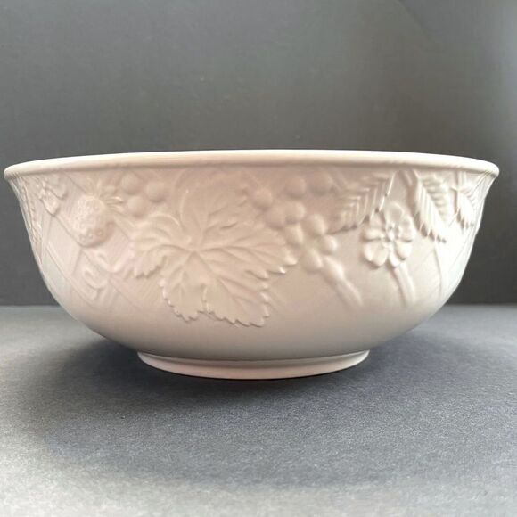 Mikasa English Countryside White 9” Stoneware Serving Salad Bowl Discontinued - Picture 2 of 16